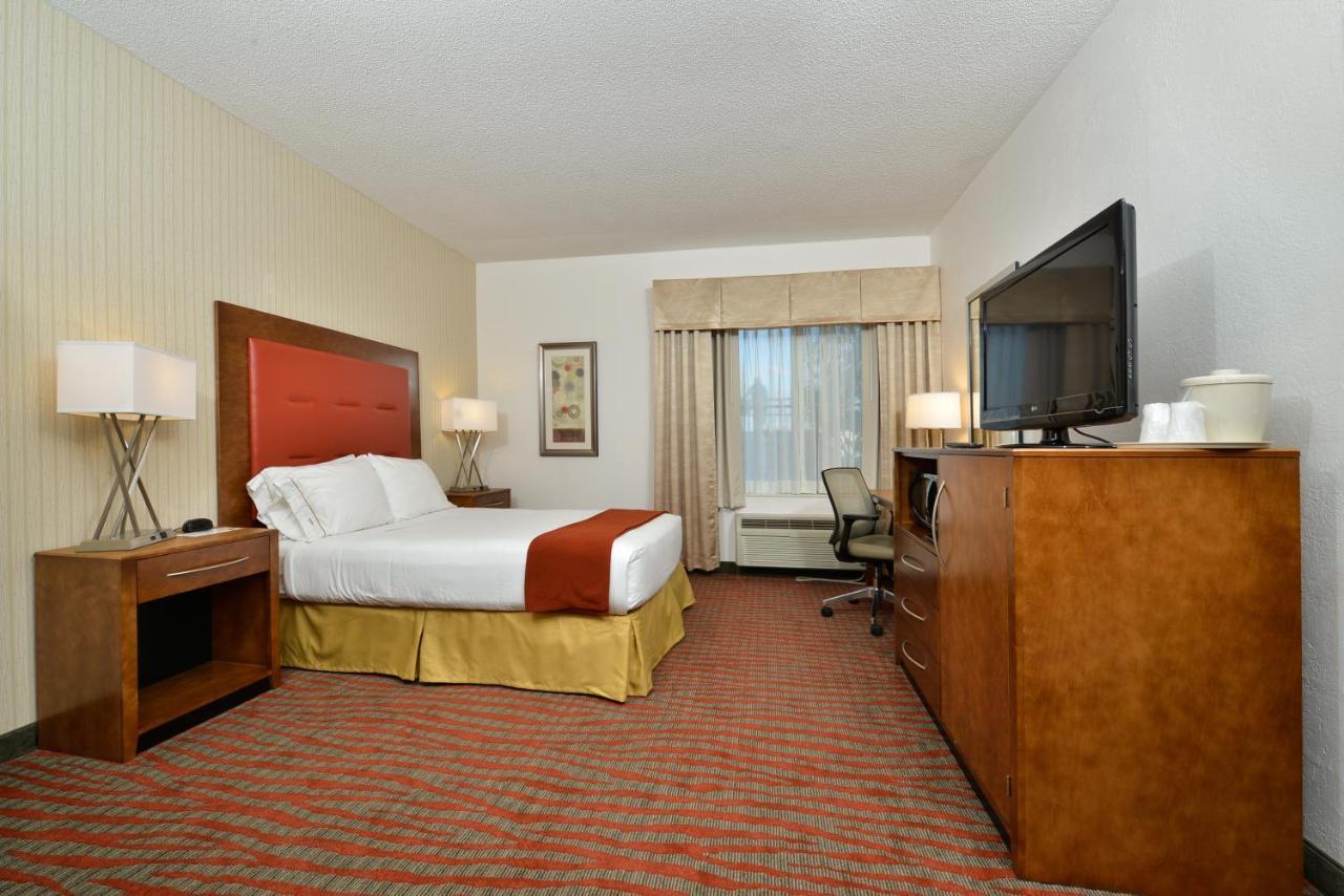 Holiday Inn Express Boston-Milford By Ihg Eksteriør bilde