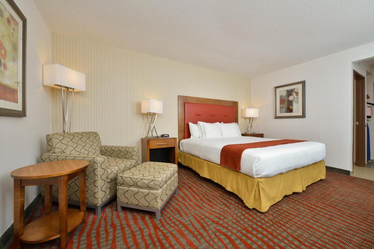 Holiday Inn Express Boston-Milford By Ihg Eksteriør bilde