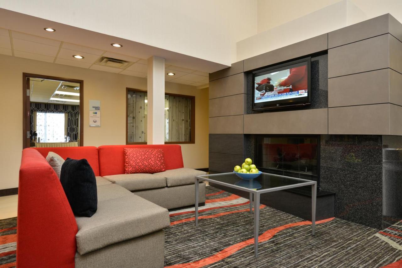 Holiday Inn Express Boston-Milford By Ihg Eksteriør bilde