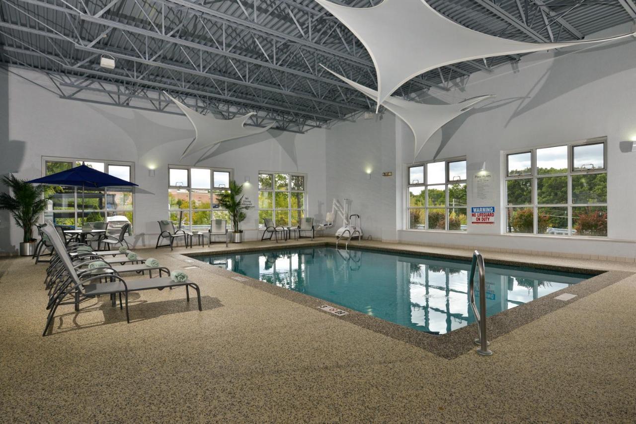 Holiday Inn Express Boston-Milford By Ihg Eksteriør bilde