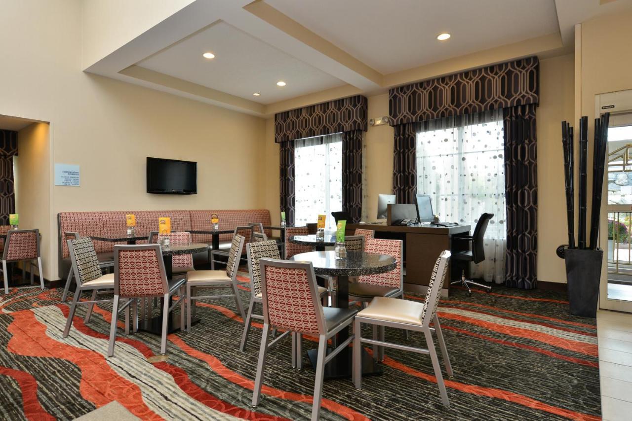 Holiday Inn Express Boston-Milford By Ihg Eksteriør bilde