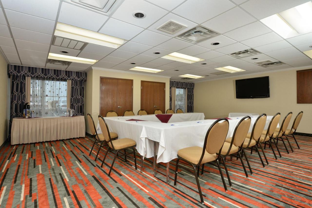 Holiday Inn Express Boston-Milford By Ihg Eksteriør bilde